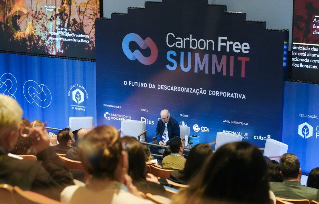 Carlos Nobre realizando a palestra no Carbon Free SUMMIT 2026