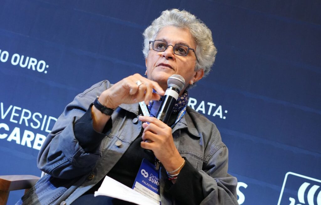 Izabella Teixeira palestrante no palco do SUMMIT 2026